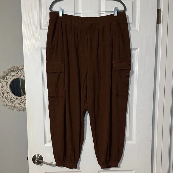 Aerie Traveler Brown Waffle Cargo Joggers - Picture 3 of 11